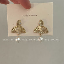Load image into Gallery viewer, Golden Fan Pearl Minority Earrings

