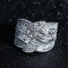 Load image into Gallery viewer, Super sparkling zircon ring
