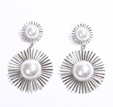 Load image into Gallery viewer, Faux pearl temperament earrings
