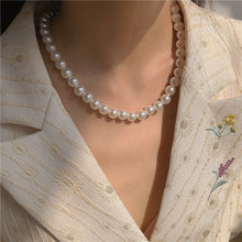 Load image into Gallery viewer, Pearl necklace
